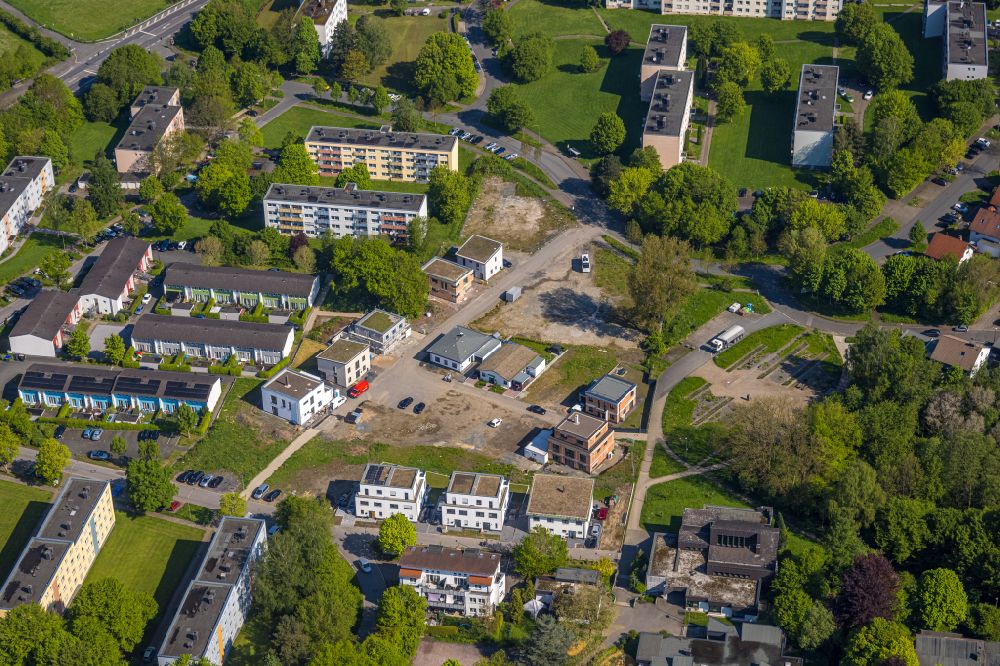 Arnsberg from above - Construction sites for new construction residential area of detached housing estate with an age-appropriate retirement home on Moosfelder Ring in the district Neheim in Arnsberg at Sauerland in the state North Rhine-Westphalia, Germany