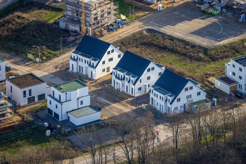 Aerial image Duisburg - Construction sites for new construction residential area of detached housing estate Angerbogen on street Hermann-Spillecke-Strasse in the district Huckingen in Duisburg at Ruhrgebiet in the state North Rhine-Westphalia, Germany