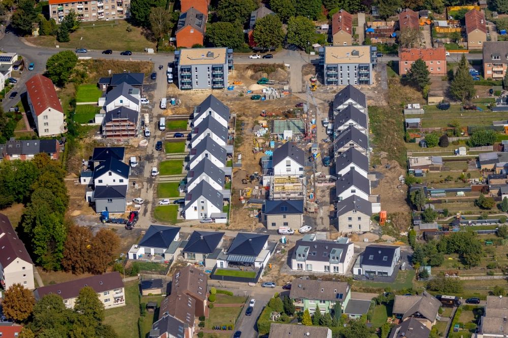 Hamm from above - Construction sites for new construction residential area of detached housing estate along the Erich-Polkaehn-Strasse in Hamm in the state North Rhine-Westphalia, Germany