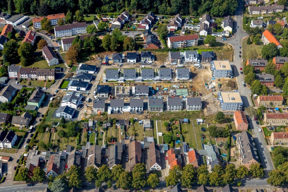 Hamm from the bird's eye view: Construction sites for new construction residential area of detached housing estate along the Erich-Polkaehn-Strasse in Hamm in the state North Rhine-Westphalia, Germany
