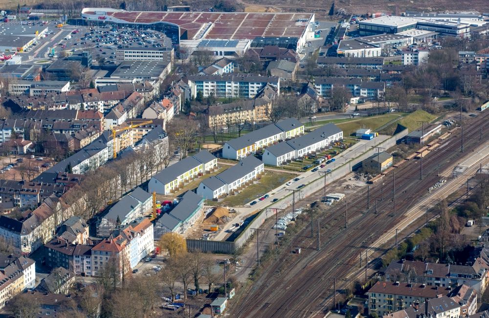 Aerial image Essen - Construction sites for new construction residential single-family a settlement at the Hagenbeck street at the old freight station in Essen in North Rhine-Westphalia. In the background the Kronenberg Center Essen