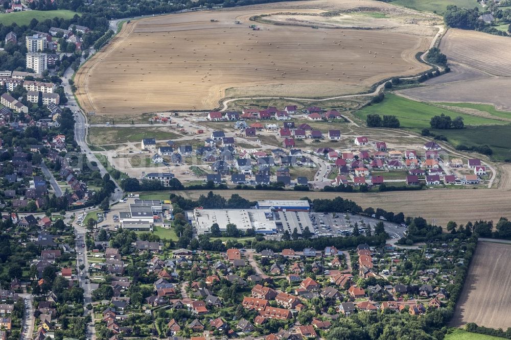 Neustadt in Holstein from above - Construction sites for new construction residential area of detached housing estate Luebscher Muehlenberg in the district Neustadt in Neustadt in Holstein in the state Schleswig-Holstein