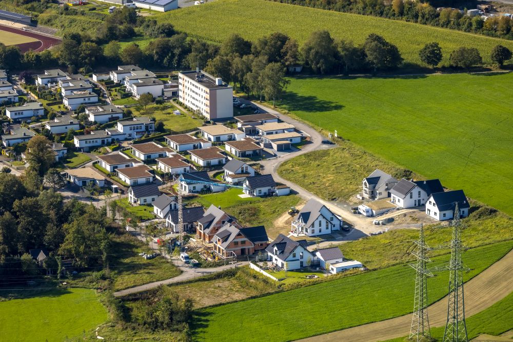 Aerial image Schmallenberg - Construction sites for new construction residential area of detached housing estate Auf dem Loh in the district Obringhausen in Schmallenberg at Sauerland in the state North Rhine-Westphalia, Germany