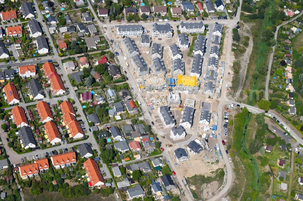 Aerial photograph Berlin - Construction sites for new construction residential area of detached housing estate Moewenweg - Gruene Aue in the district Biesdorf in Berlin, Germany