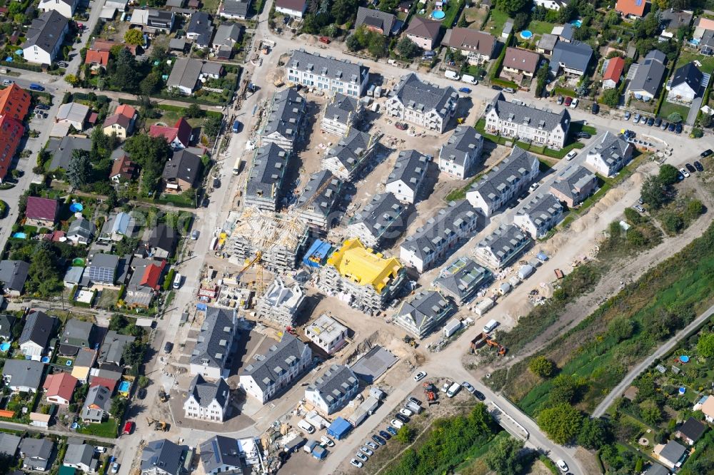 Aerial image Berlin - Construction sites for new construction residential area of detached housing estate Moewenweg - Gruene Aue in the district Biesdorf in Berlin, Germany