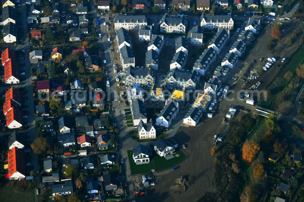 Berlin from above - Construction sites for new construction residential area of detached housing estate Moewenweg - Gruene Aue in the district Biesdorf in Berlin, Germany