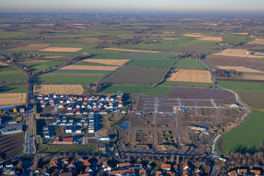 Soest from the bird's eye view: Construction sites for new construction residential area of detached housing estate Neuer Soester Norden between Oestinghauser Landstrasse and Weslarner Weg in Soest in the state North Rhine-Westphalia, Germany