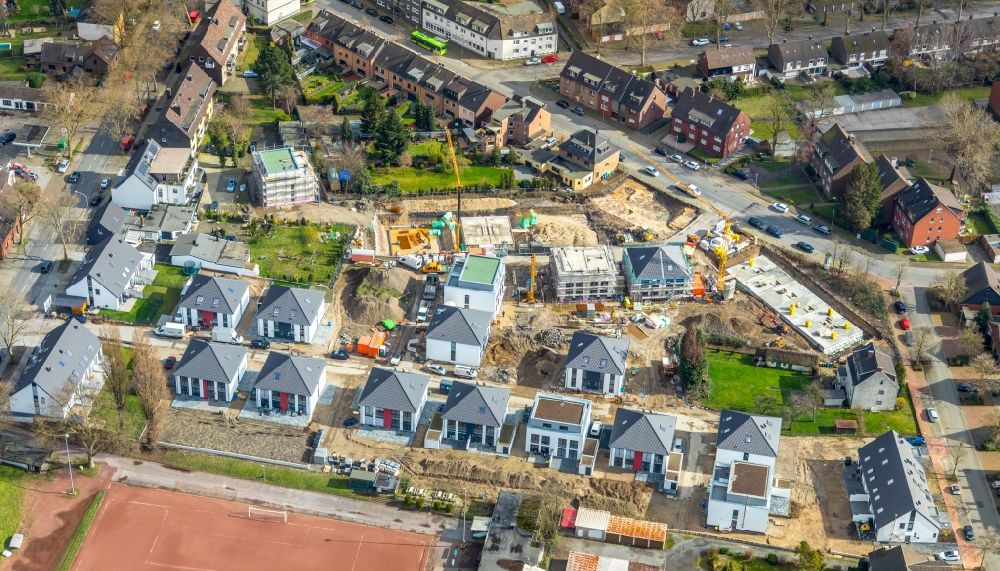 Oberhausen from the bird's eye view: Construction sites for new construction residential area of detached housing estate on Schwarze-Heide-Weg in Oberhausen in the state North Rhine-Westphalia, Germany