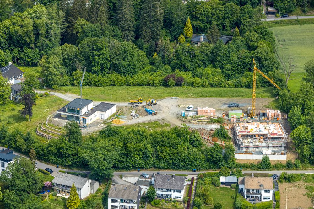 Meschede from the bird's eye view: Construction sites for new construction residential area of detached housing estate Unterm Hasenfeld on street Unterm Hasenfeld in Meschede at Sauerland in the state North Rhine-Westphalia, Germany