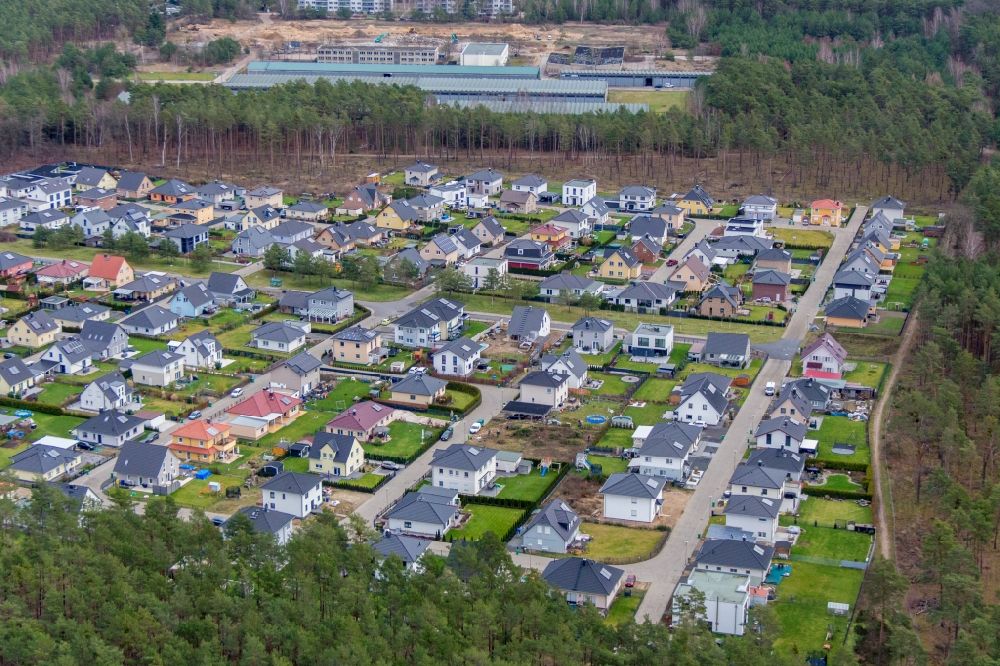 Ludwigsfelde from the bird's eye view: Construction sites for new construction residential area of detached housing estate Waldsiedlung Rouseaupark in Ludwigsfelde in the state Brandenburg