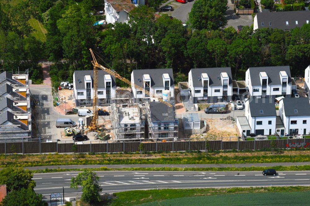 Aerial image Mainz - Construction sites for new construction residential area of detached housing estate Wohnquartier on Lerchenberg with terraced houses on Nino-Erne-Strasse in the district Lerchenberg in Mainz in the state Rhineland-Palatinate, Germany