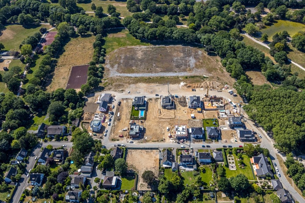 Aerial image Moers - Construction sites for new construction residential area of detached housing estate between Dr.-Karl-Hirschberg-Strasse and Dr.-Hermann-Boschheidgen-Strasse in Moers in the state North Rhine-Westphalia, Germany