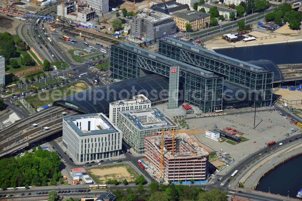 Berlin from above - View of the construction site of the eight-storied office building John F. Kennedy House at Washingtonplatz in Berlin - Mitte. The modern building in front of the central station is being developed by CA Immo and designed by the architects Auer, Weber and Associates