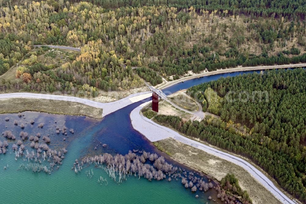Aerial photograph Großkoschen - Structure of the observation tower Rostiger Nagel on the banks of the Seedlitzer See and the Koschener See in Grosskoschen in the state Brandenburg, Germany