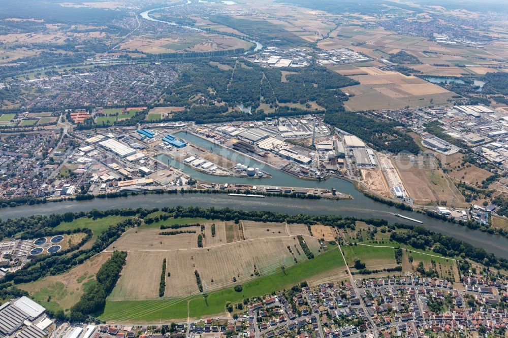 Aschaffenburg from the bird's eye view: Port facilities on the banks of the river course of the in Aschaffenburg in the state Bavaria, Germany