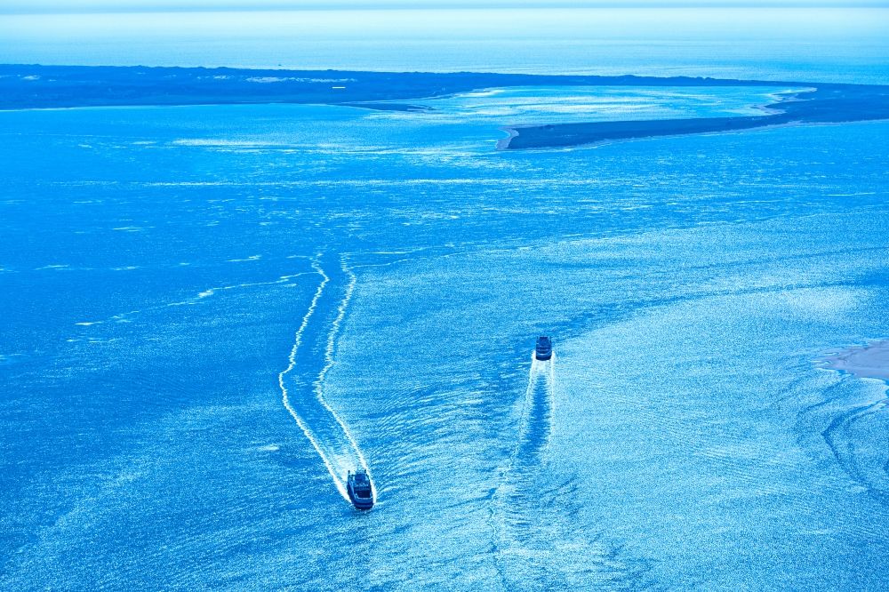 Aerial photograph Römö - Encounter of both ships of the FRS Sylt ferry between in List and Romo on Sylt in the state Schleswig-Holstein, Germany