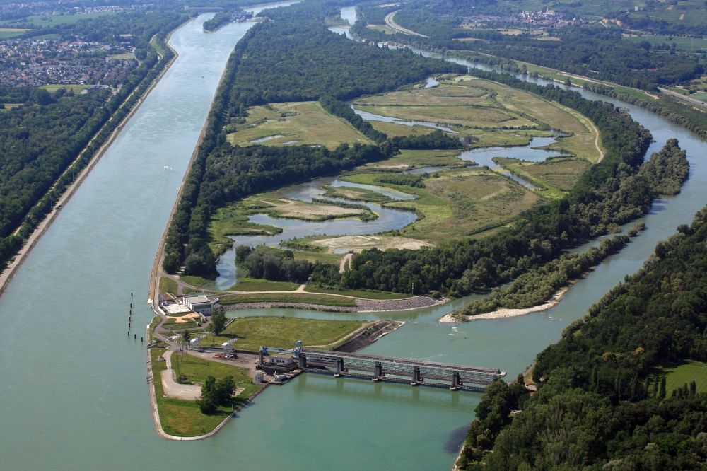 Weil am Rhein from the bird's eye view: At Village-Neuf in France, the Grand Canal d'Alsace begins. The French company EdF operates a small hydro power plant and a fish ladder. Thus, the residual amount of water for the Old Rhine is utilized to produce electricity