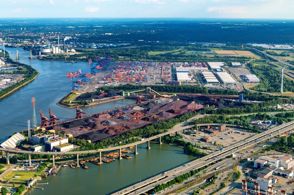 Aerial photograph Hamburg - Loading zone for sand and bulk material in the harbour and refuse utilisation facility MVR Muellverwertung Rugenberger Damm GmbH & Co. KG at the Koehlbrandbruecke in Hamburg