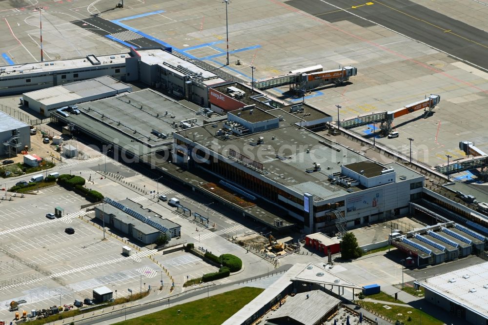 Schönefeld from the bird's eye view: Dispatch building and terminals on the premises of the airport BER Terminal 5 in Schoenefeld in the state Brandenburg, Germany