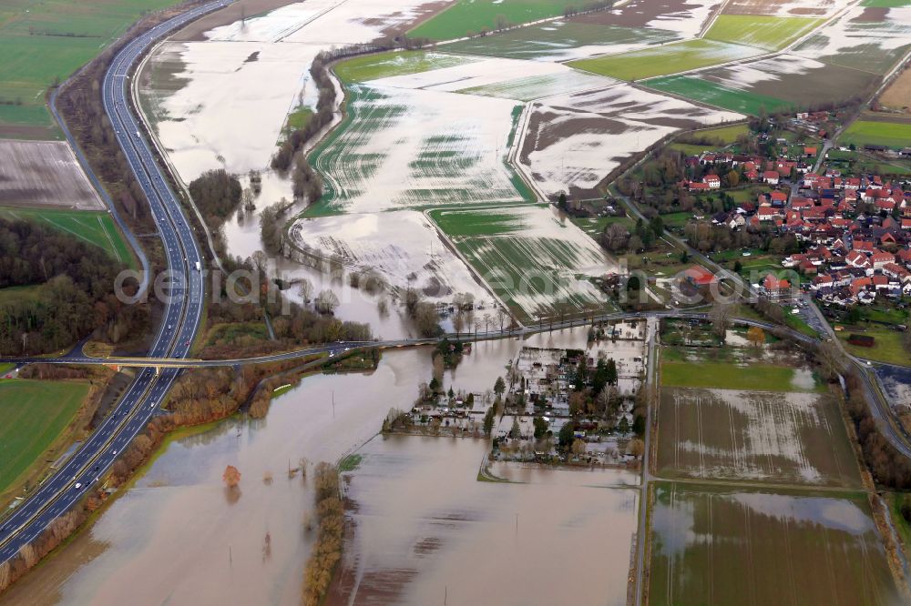 Bovenden from the bird's eye view: Riparian areas and flooded flood meadows due to a river bed leading to flood levels Leine on street L544 in Bovenden in the state Lower Saxony, Germany