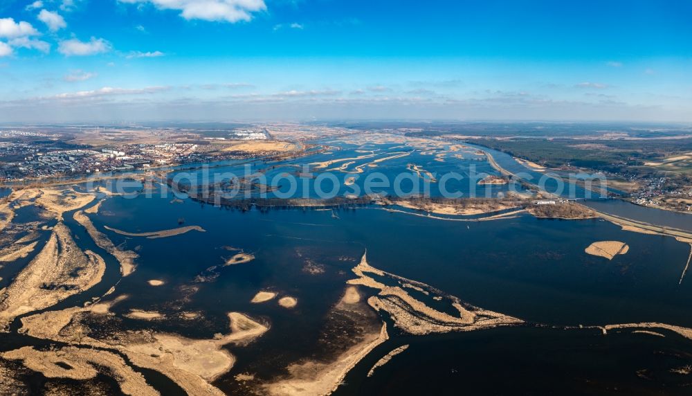 Aerial photograph Schwedt/Oder - Riparian areas and flooded flood meadows due to a river bed leading to flood levels of Oder in Schwedt/Oder in the Uckermark in the state Brandenburg, Germany