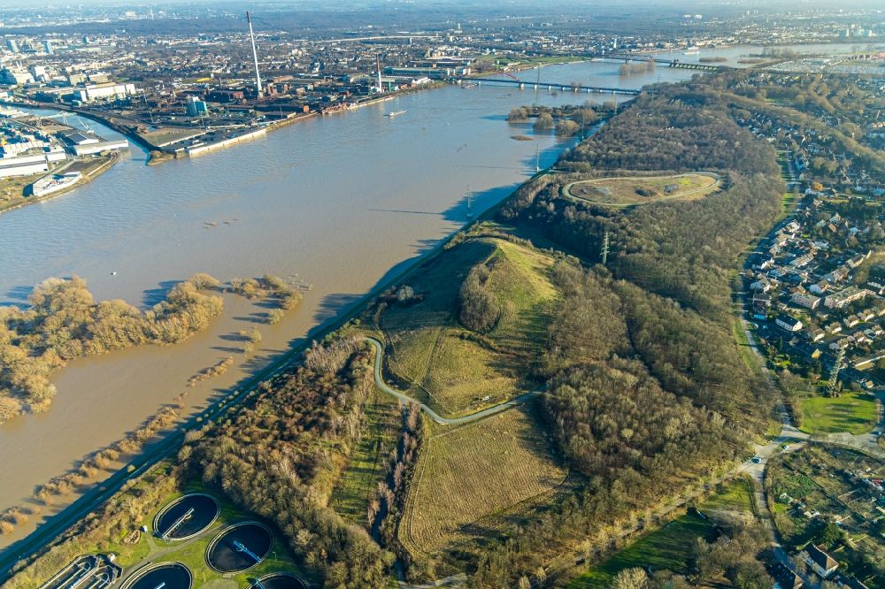 Duisburg from above - Riparian areas and flooded flood meadows due to a river bed leading to flood levels of the Rhine river in the district Bergheim in Duisburg in the state North Rhine-Westphalia, Germany