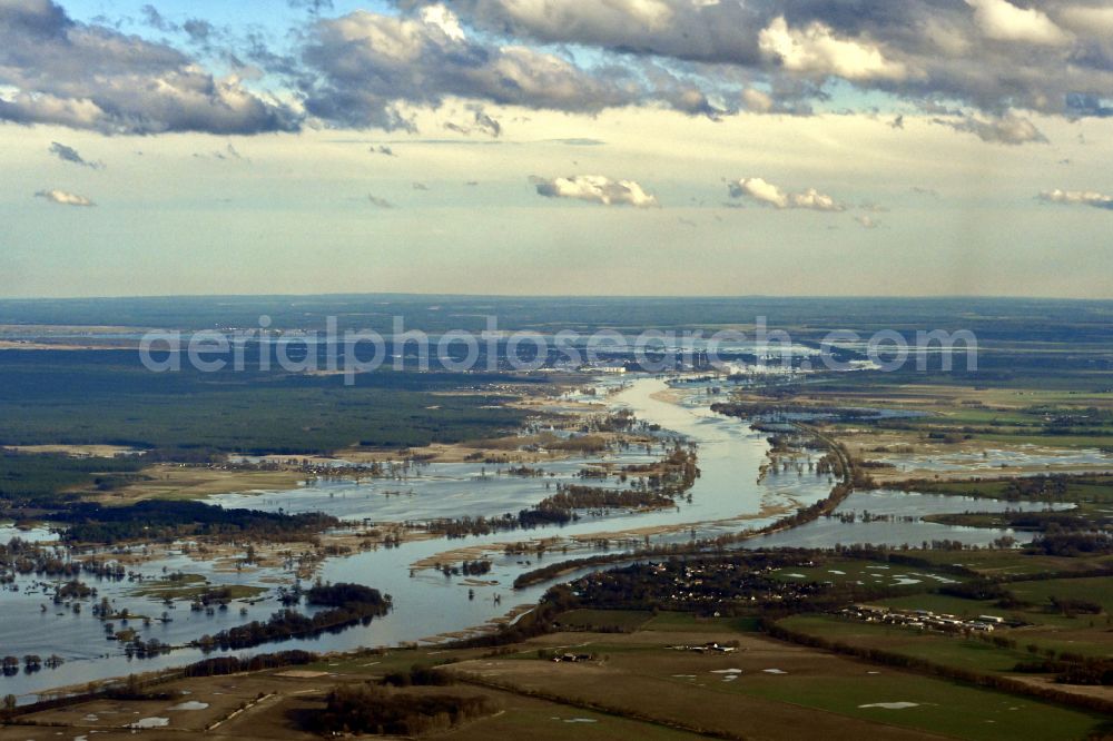 Küstrin Kostrzyn nad Odra from the bird's eye view: Riparian areas and flooded flood meadows due to a river bed leading to flood levels of Warta on street Mostowa in Kuestrin Kostrzyn nad Odra in Lubuskie Lebus, Poland