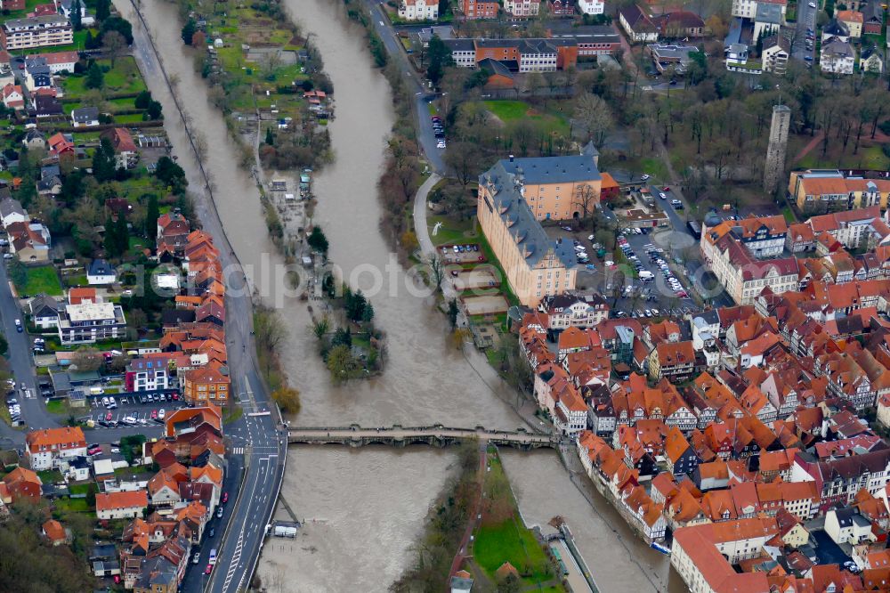Aerial photograph Hann. Münden - Riparian areas and flooded flood meadows due to a river bed leading to flood levels Werra on street Blume in Hann. Muenden in the state Lower Saxony, Germany