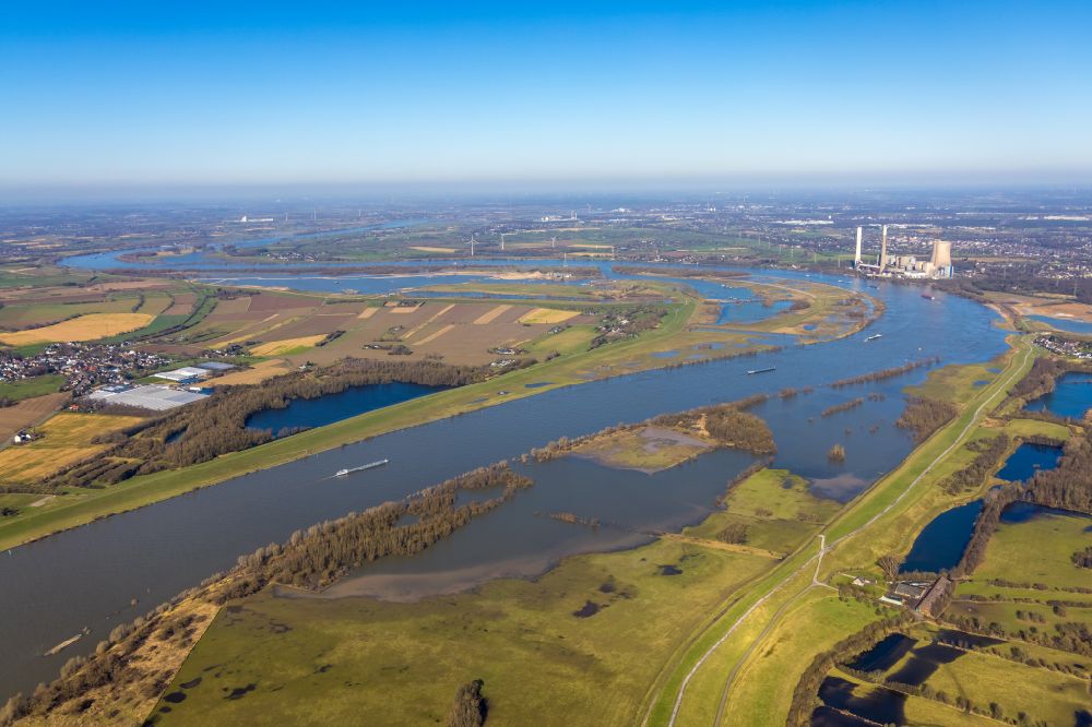Aerial image Duisburg - Riparian areas and flooded flood meadows of the Rhine river in the district Alt-Walsum in Duisburg in the state North Rhine-Westphalia, Germany
