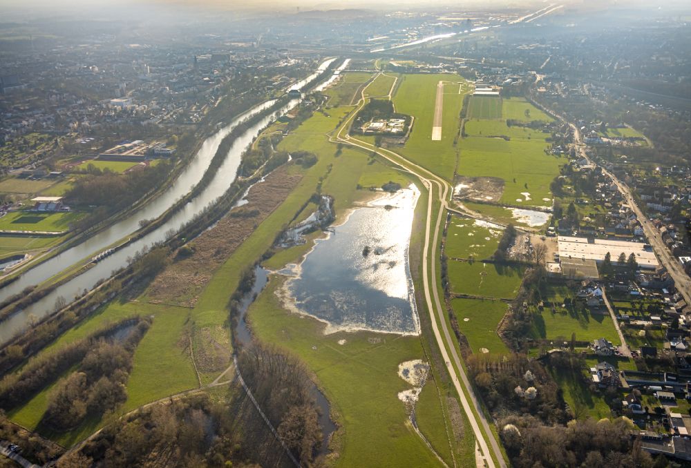 Heessen from above - Riparian areas and flooded flood meadows due to a river bed leading to flood levels Lippe in Heessen at Ruhrgebiet in the state North Rhine-Westphalia, Germany