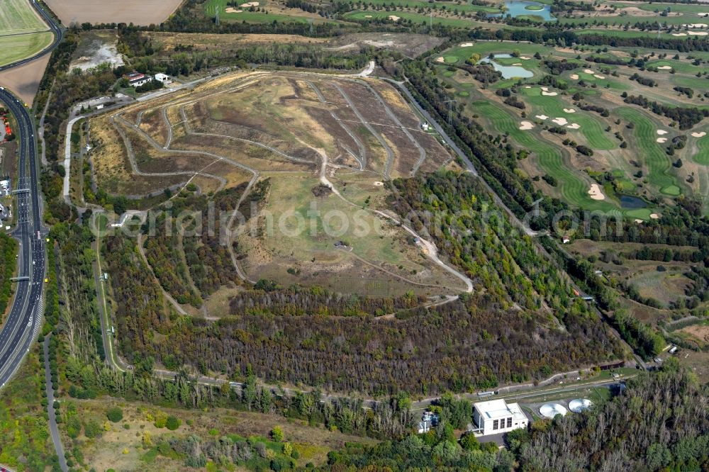 Leipzig from the bird's eye view: Hills and mountain terrain of the dumped landfill along the Maximilianallee in the district Seehausen in Leipzig in the state Saxony, Germany