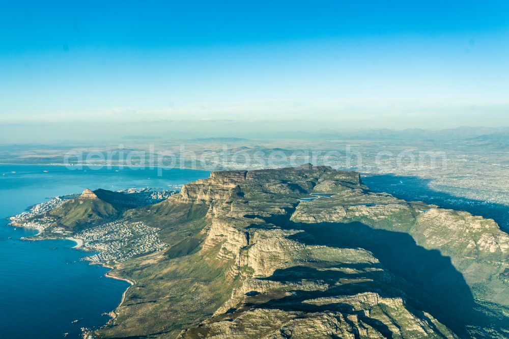 Aerial photograph Kapstadt - Valley landscape surrounded by mountains Table Mountain, twelve apostle and Lion's Head in Cape Town in Western Cape, South Africa