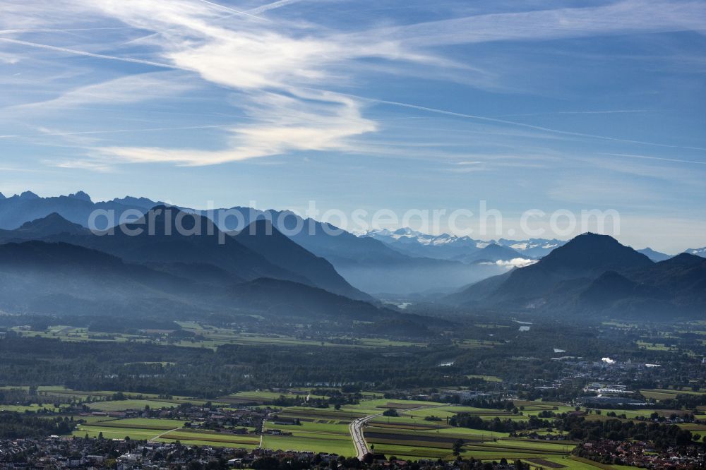 Aerial photograph Oberaudorf - Valley landscape surrounded by mountains Blick in das Inntal in Oberaudorf in the state Bavaria, Germany