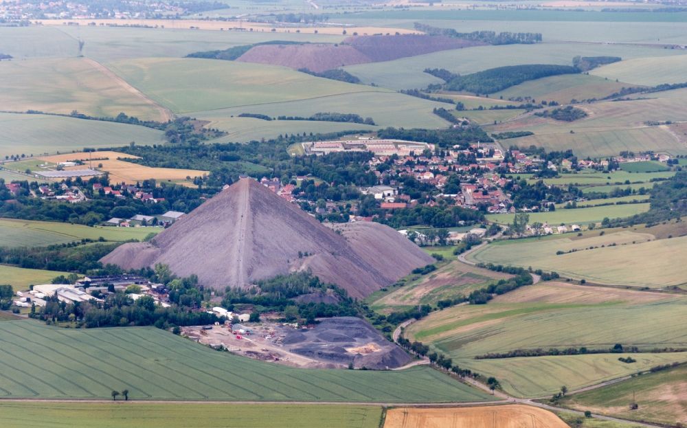 Aerial photograph Lutherstadt Eisleben - Layers of a mining waste dump the formerly Copper mining in Volkstedt in the state Saxony-Anhalt, Germany