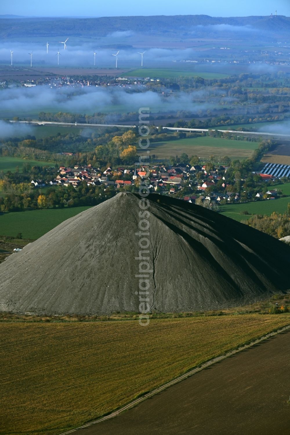 Aerial photograph Niederröblingen (Helme) - Layers of a mining waste dump of copper mining in front of a layer of high fog in Niederroeblingen (Helme) Mannsfelder Land in the state Saxony-Anhalt, Germany