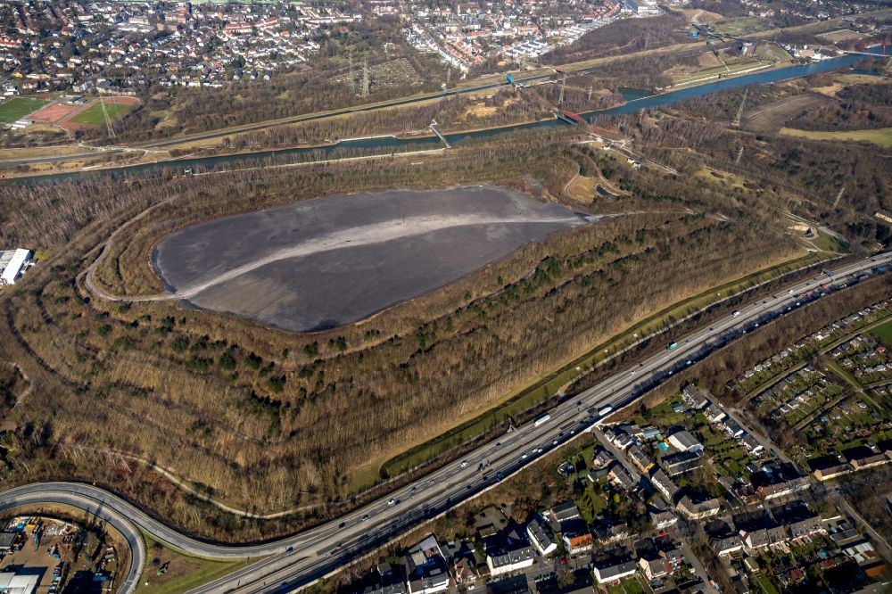 Aerial photograph Essen - Layers of a mining waste dump Schurenbachhalde Nordsternstrasse in Essen in the state North Rhine-Westphalia