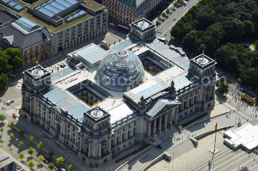 Aerial image Berlin Mitte - Reichstag in Berlin on the Spree sheets in Berlin - Mitte