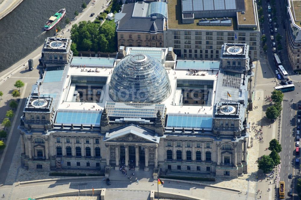Aerial image Berlin Mitte - Reichstag in Berlin on the Spree sheets in Berlin - Mitte