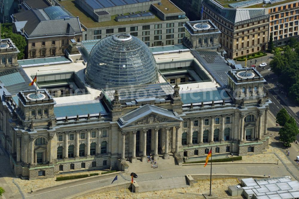 Berlin Mitte from above - Reichstag in Berlin on the Spree sheets in Berlin - Mitte