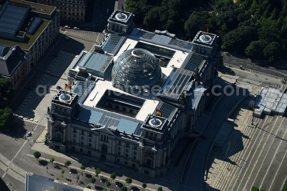 Aerial photograph Berlin - Reichstag in Berlin on the Spree sheets in Berlin - Mitte