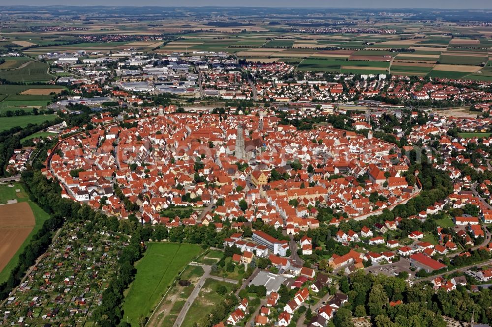 Aerial image Nördlingen - Overview of the Old Town area of Noerdlingen in the Danube-Ries in the state of Bavaria. The completely preserved city wall surrounds the historic inner city. The gothic church Sankt Georg in the center is considered the landmark of Noerdlingen