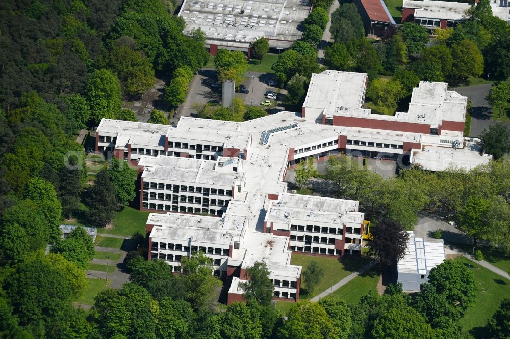 Aerial photograph Kleve - Building complex of the Vocational School Berufskolleg Kleve of Kreises Kleve on Felix-Roeloffs-Strasse in the district Bedburg-Hau in Kleve in the state North Rhine-Westphalia, Germany
