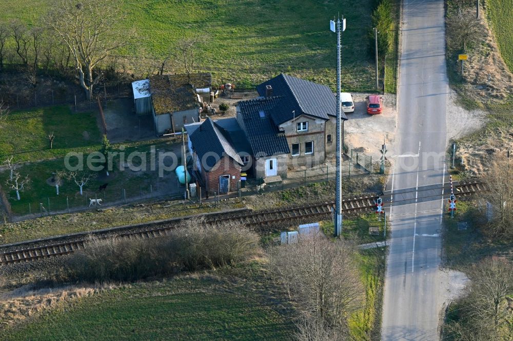 Aerial photograph Groß Daberkow - Roads - barriers at a level crossing in the rail track route network of the Deutsche Bahn with old gate keeper's house in Gross Daberkow in the state Mecklenburg - Western Pomerania, Germany