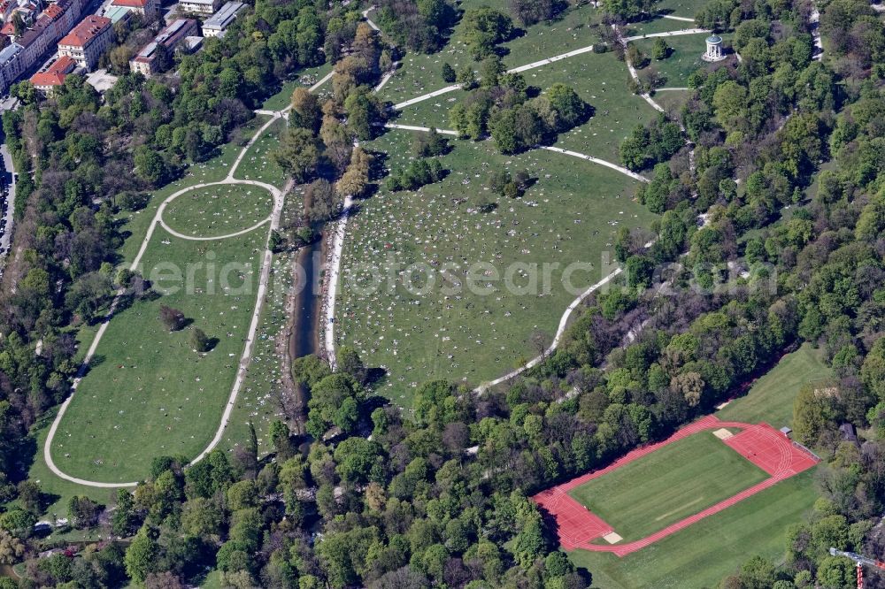 Aerial photograph München - Crowds of visitors in summer temperatures on the lawns of Englischer Garten in the district Schwabing-Freimann in Munich in the state Bavaria, Germany