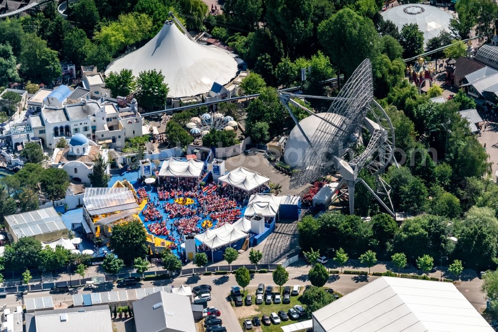Rust from the bird's eye view: Visitors in the leisure center - amusement park Europa-Park on the occasion of a television program always again sundays of the ARD in Rust in the federal state Baden-Wuerttemberg, Germany
