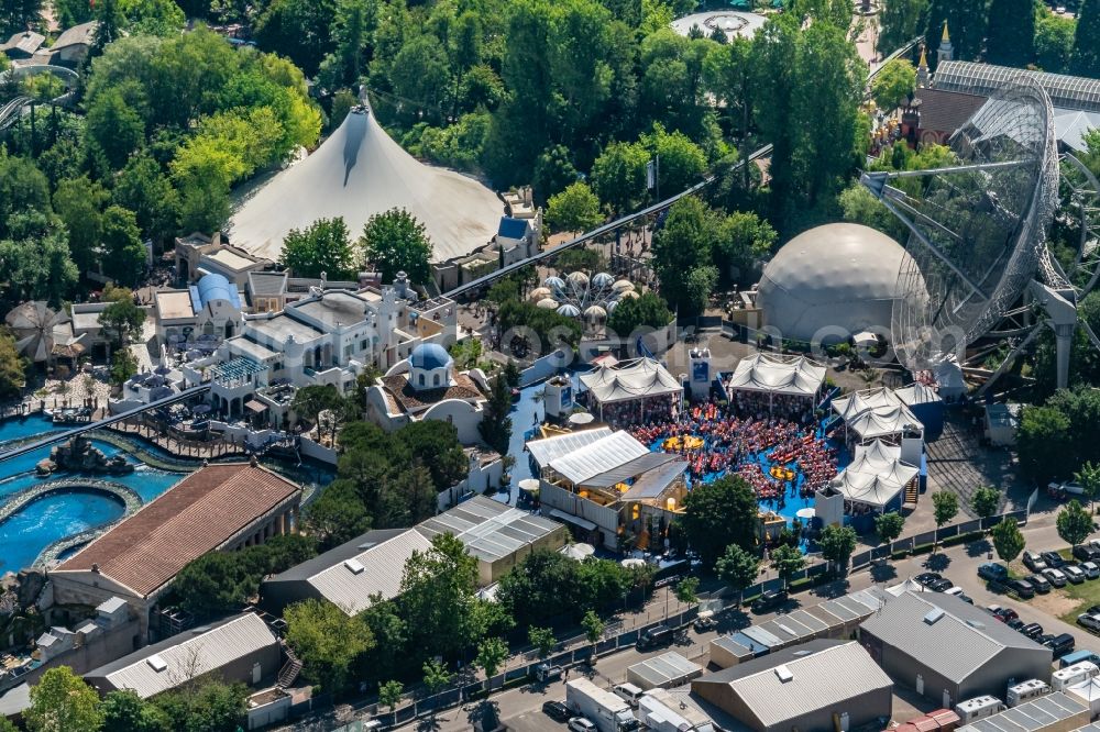 Aerial image Rust - Visitors in the leisure center - amusement park Europa-Park on the occasion of a television program always again sundays of the ARD in Rust in the federal state Baden-Wuerttemberg, Germany
