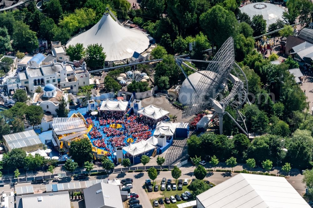 Aerial photograph Rust - Visitors in the leisure center - amusement park Europa-Park on the occasion of a television program always again sundays of the ARD in Rust in the federal state Baden-Wuerttemberg, Germany