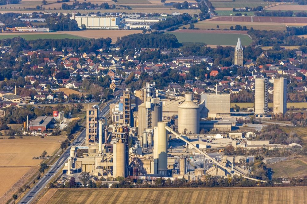 Aerial photograph Erwitte - Mixed concrete and building materials factory of of Portlandzementwerk Wittekind Hugo Miebach Soehne KG on Huechtchenweg in Erwitte in the state North Rhine-Westphalia, Germany