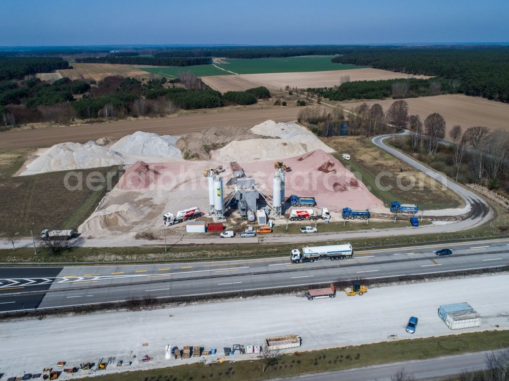 Aerial photograph Linthe - Mixed concrete and building materials factory of Highway construction site for expansion and to the lane extension in route of BAB A9 in Linthe in the state Brandenburg, Germany