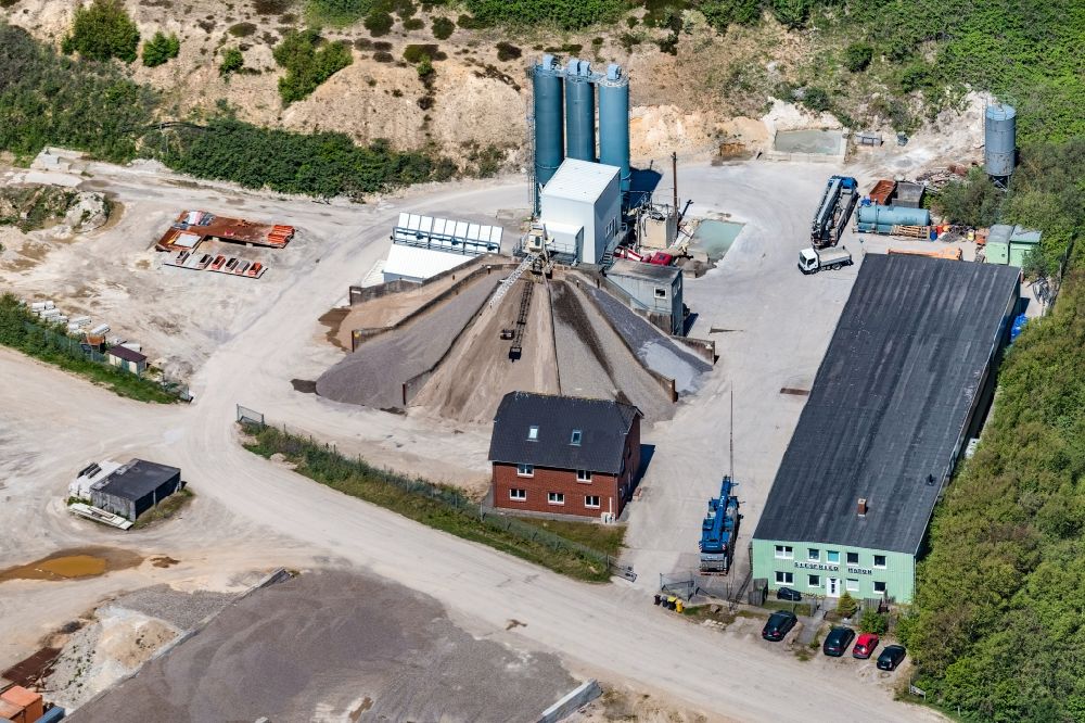Aerial photograph Munckmarsch - Mixed concrete and building materials factory of Maron Beton GmbH in Munckmarsch at the island Sylt in the state Schleswig-Holstein, Germany